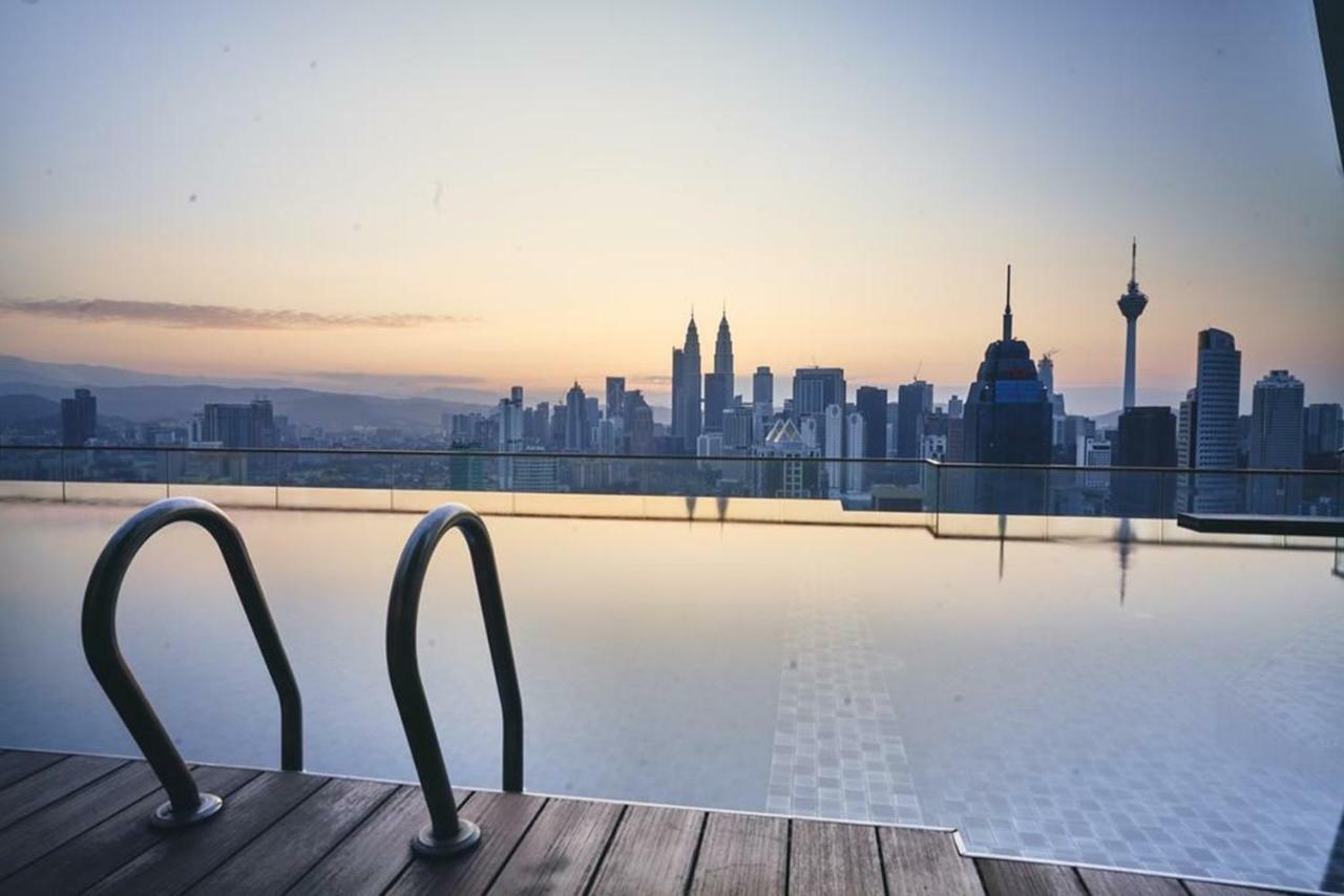 Klcc Inifinity Pool - The Regalia Residences & Suites By Kl Minsu Kuala Lumpur Exterior photo