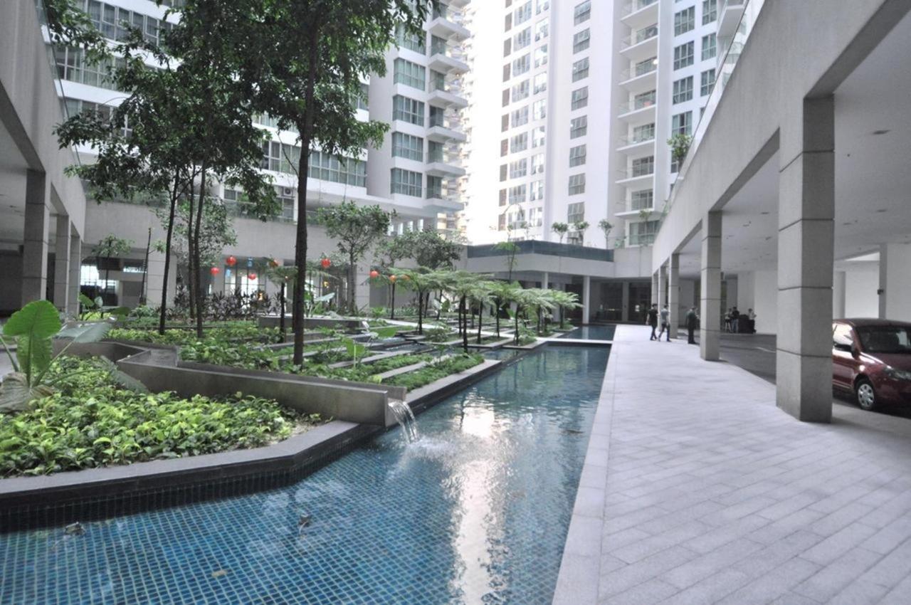 Klcc Inifinity Pool - The Regalia Residences & Suites By Kl Minsu Kuala Lumpur Exterior photo